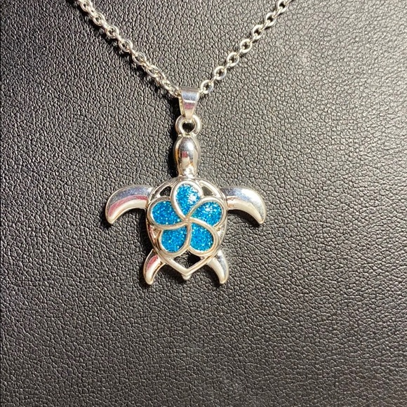 Ito Jewelry - Sea Turtle pendant and chain